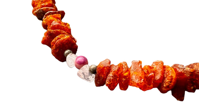 Amberdog® Bernsteinkette mit Sugilith & Rosenquarz – Handgefertigtes Einzelstück für Hunde (29 cm)