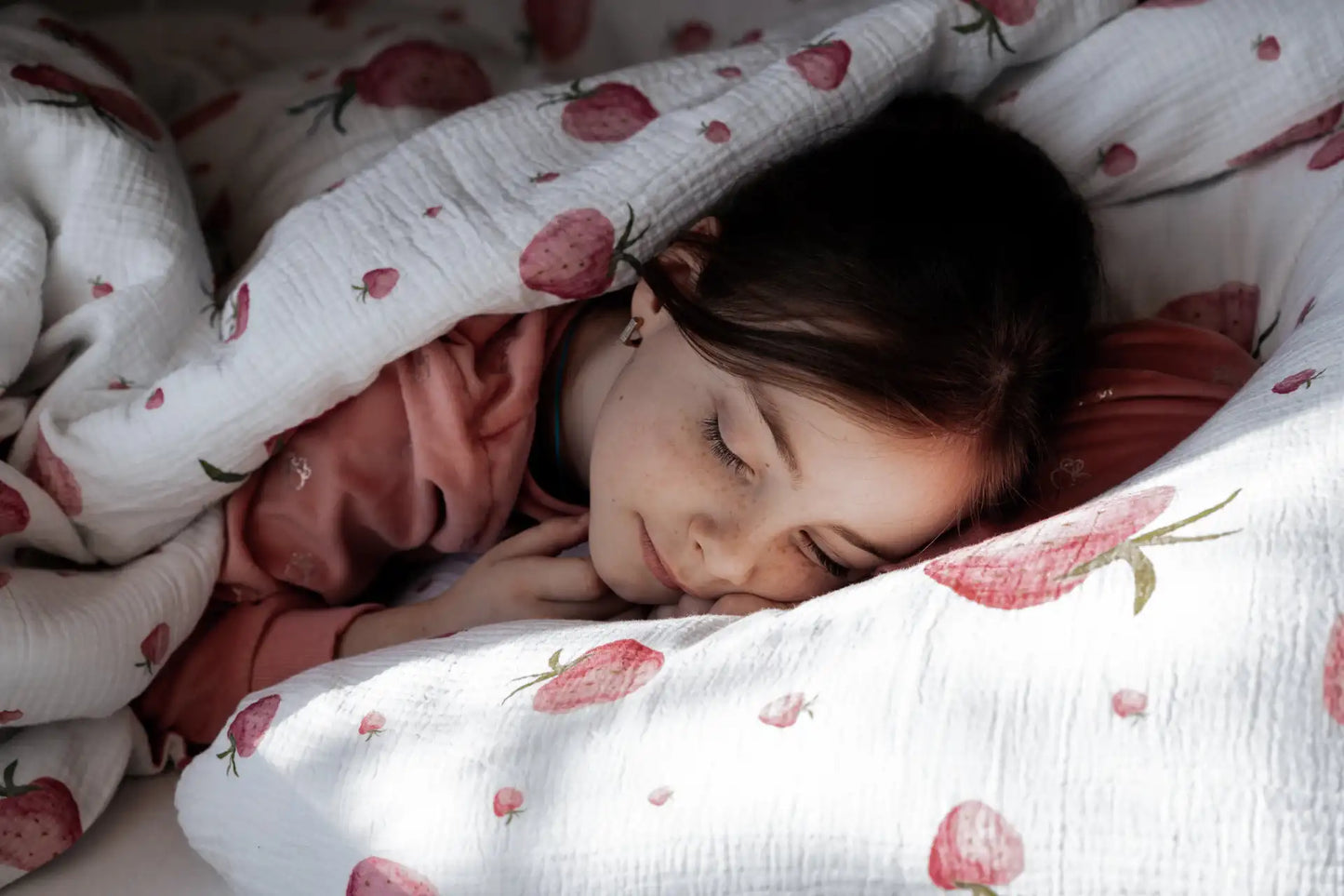 “Erdbeeren” Premium Kinderbettwäsche