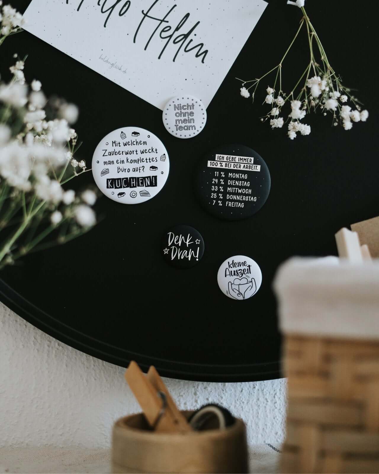 Hunderprozent bei der Arbeit · Magnet · groß