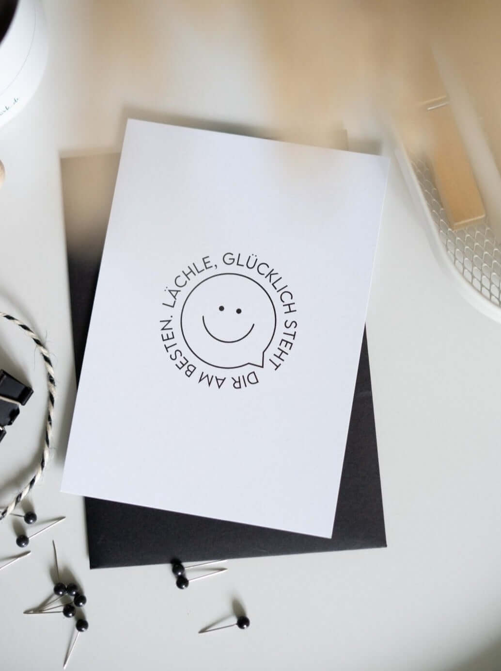 Lächle, glücklich steht Dir · Postkarte