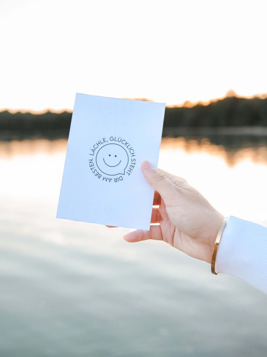 Lächle, glücklich steht Dir · Postkarte