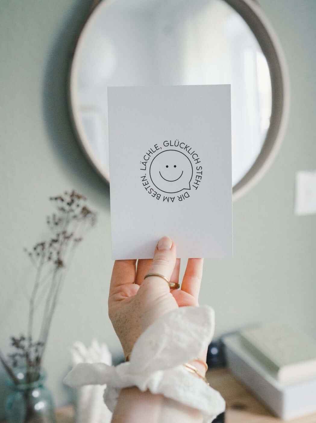 Lächle, glücklich steht Dir · Postkarte