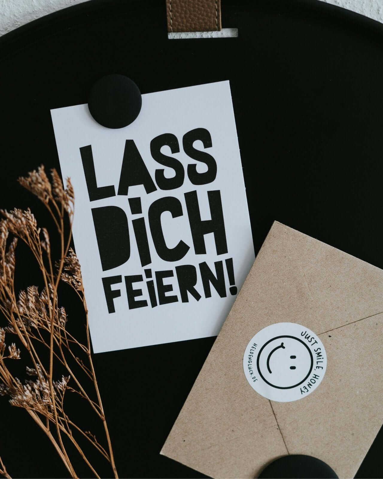 Lass dich feiern · Postkarte