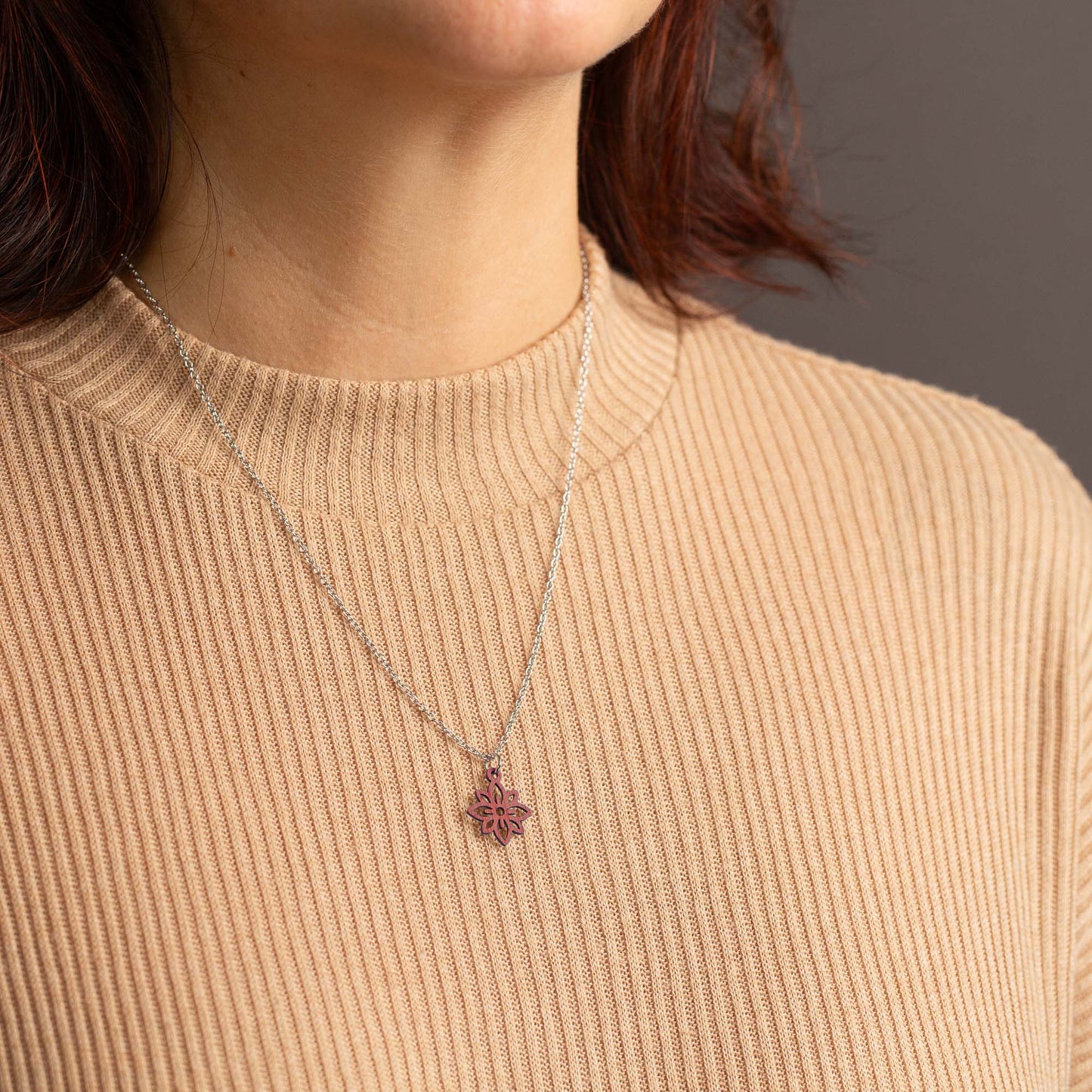 Halskette mit Holzanhänger - 'Flower mini'