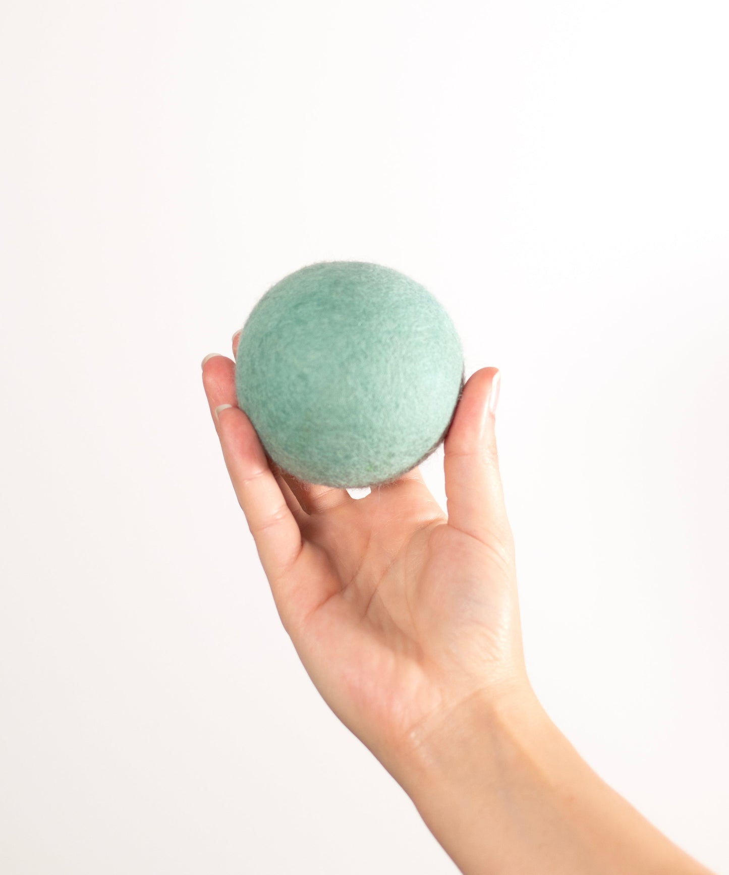 BUDDY. Hundespielzeug aus Schafwolle "Ball" - Mint