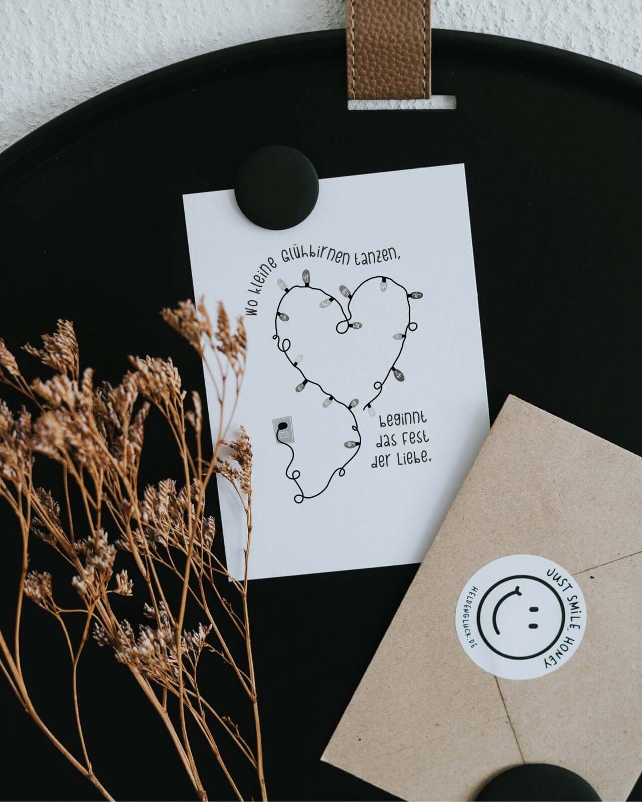 Glühbirnen tanzen · Postkarte